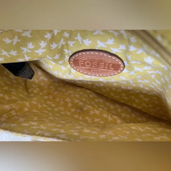 Fossil Crossbody purse yellow birds and trees - Picture 6 of 10